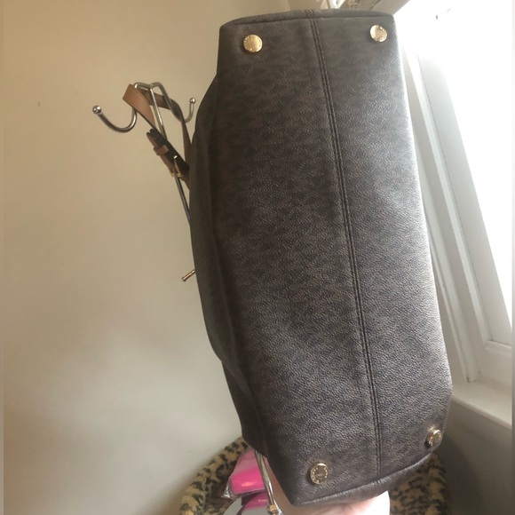 Michael Kors Karla Large Signature Tote - Picture 3 of 15